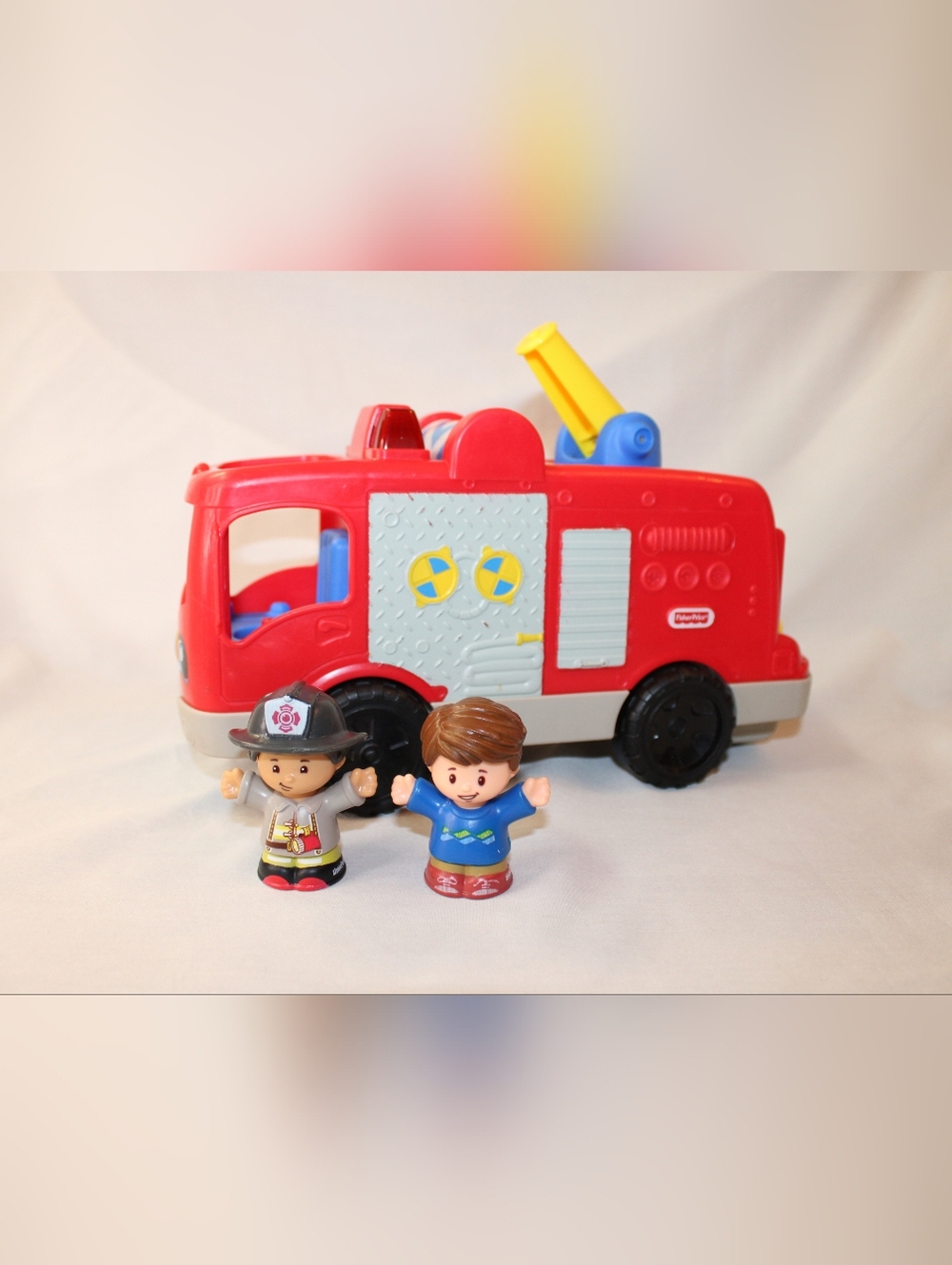 Fisher Price Little People Helping Others Firetruck 🚒